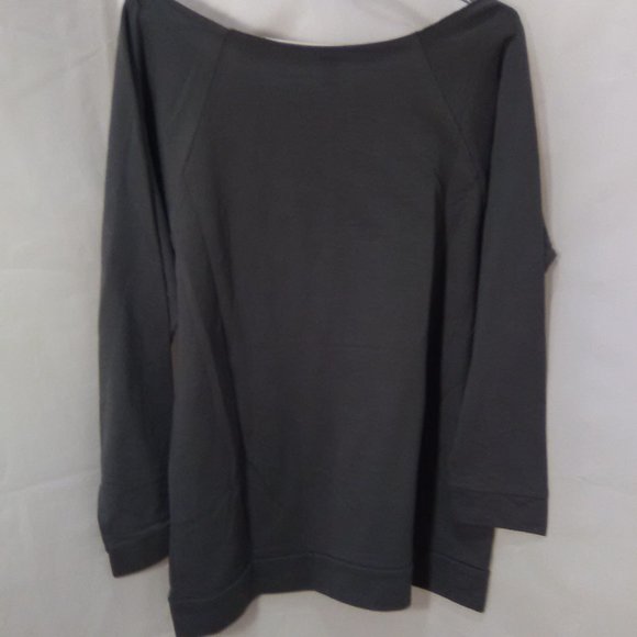 Women's Long Sleeve Top Color Gray W/ Picture Of Young Girl On Size Medium - Picture 3 of 5